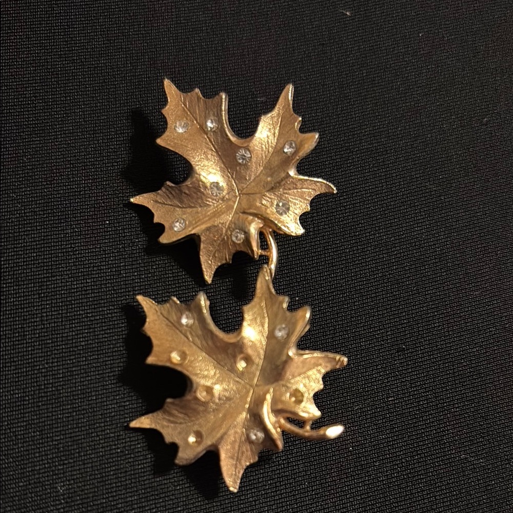 Vintage Sarah Coventry Gold Leaf Brooch with Rhinestones